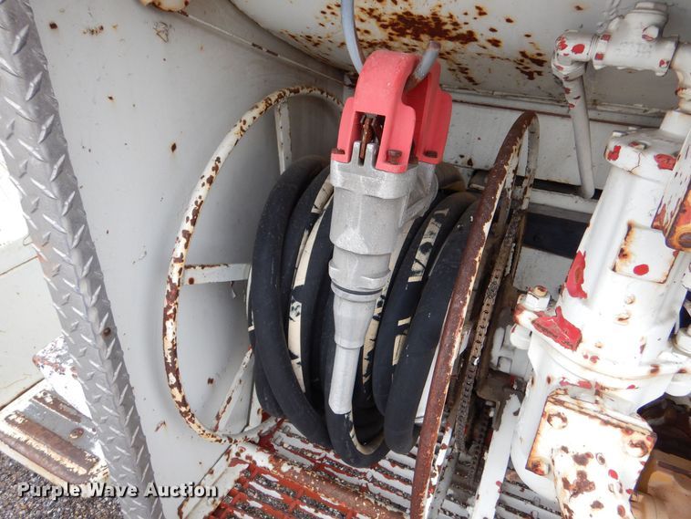 image for item MT9815 Ford 800  fuel truck