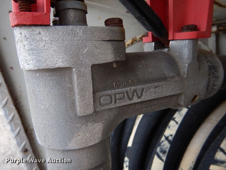 image for item MT9815 Ford 800  fuel truck