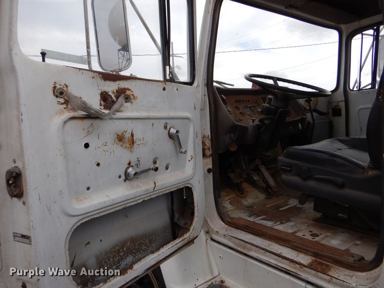 image for item MT9815 Ford 800  fuel truck