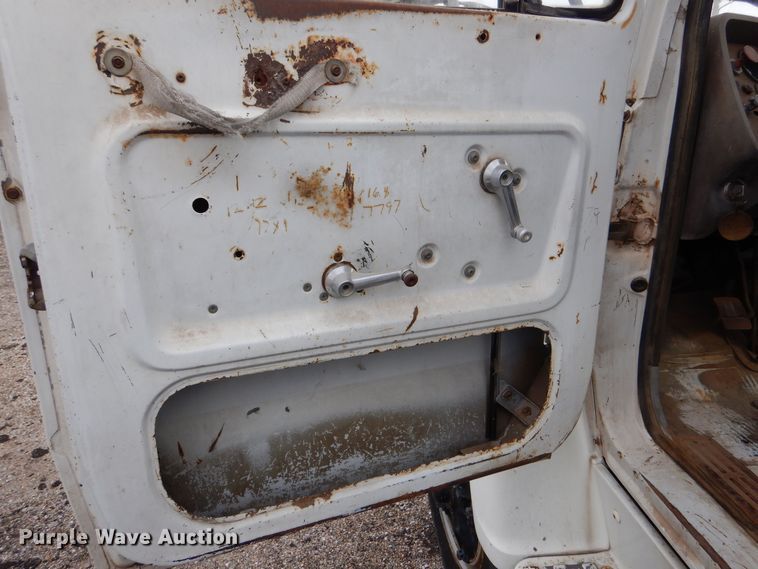 image for item MT9815 Ford 800  fuel truck