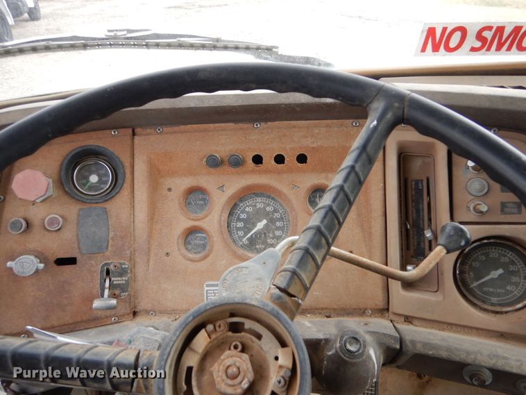 image for item MT9815 Ford 800  fuel truck