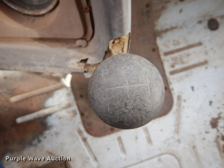 image for item MT9815 Ford 800  fuel truck