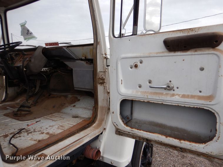 image for item MT9815 Ford 800  fuel truck