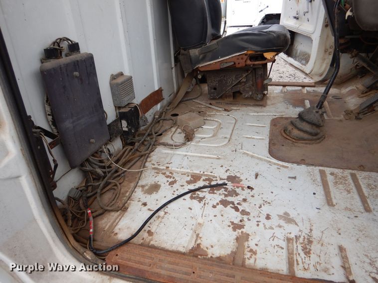 image for item MT9815 Ford 800  fuel truck