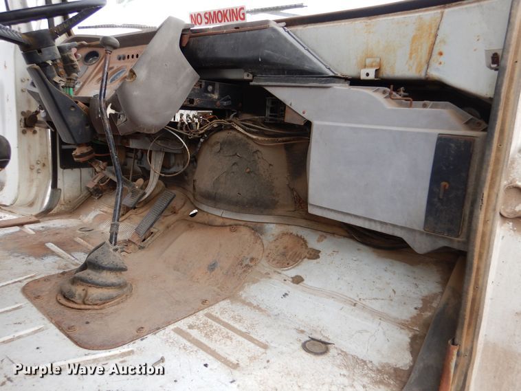 image for item MT9815 Ford 800  fuel truck