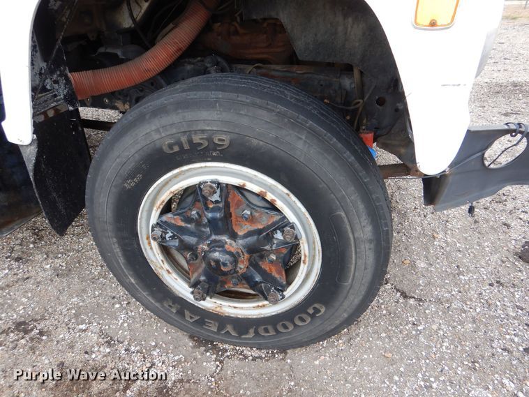 image for item MT9815 Ford 800  fuel truck