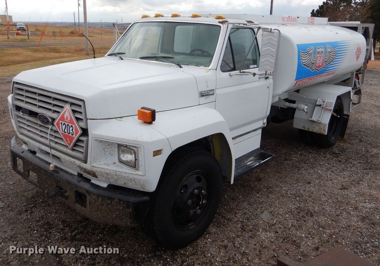 image for item MT9816 1983 Ford F600  fuel truck