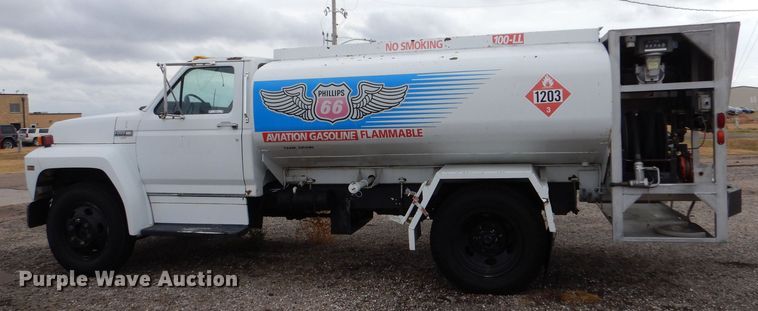 image for item MT9816 1983 Ford F600  fuel truck