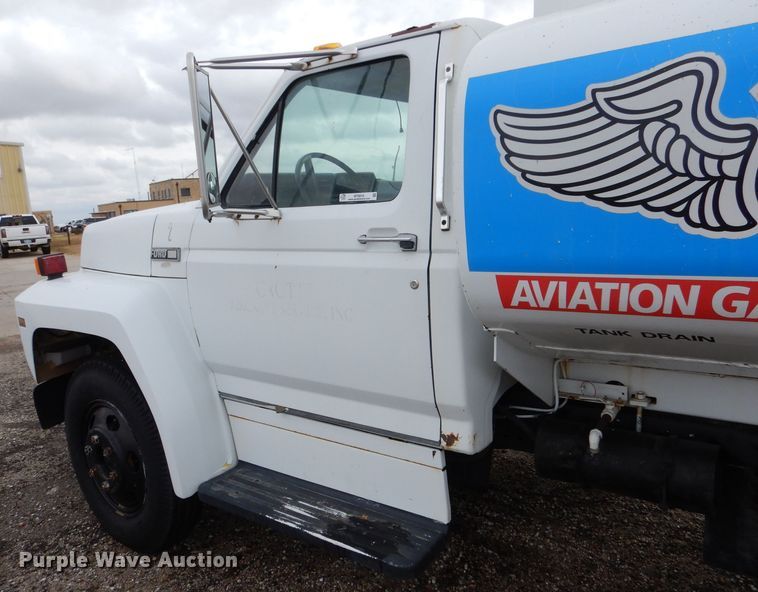 image for item MT9816 1983 Ford F600  fuel truck