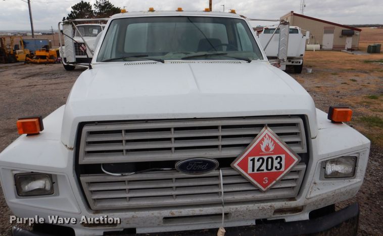 image for item MT9816 1983 Ford F600  fuel truck