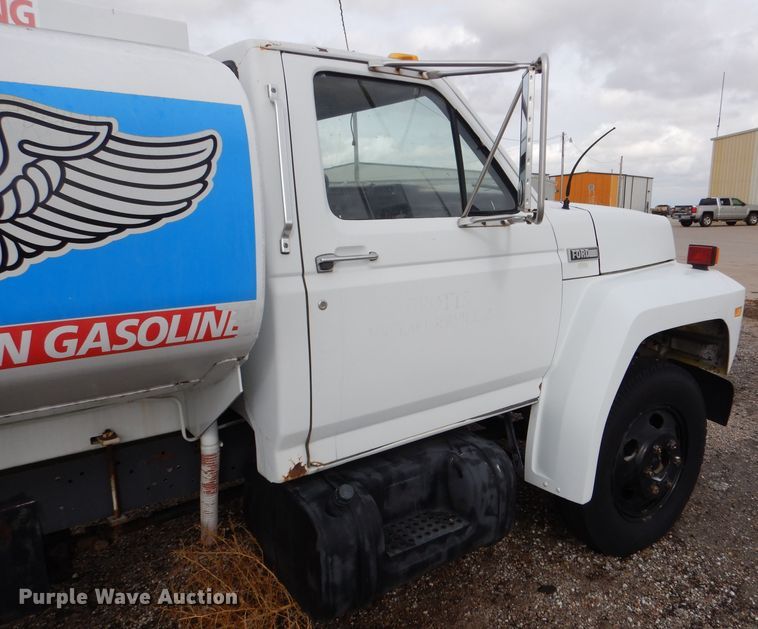 image for item MT9816 1983 Ford F600  fuel truck