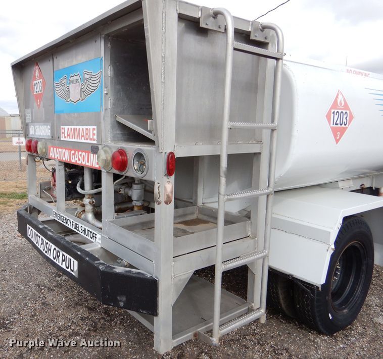 image for item MT9816 1983 Ford F600  fuel truck