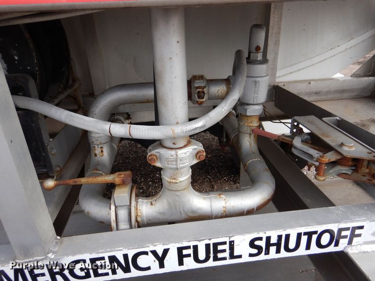 image for item MT9816 1983 Ford F600  fuel truck