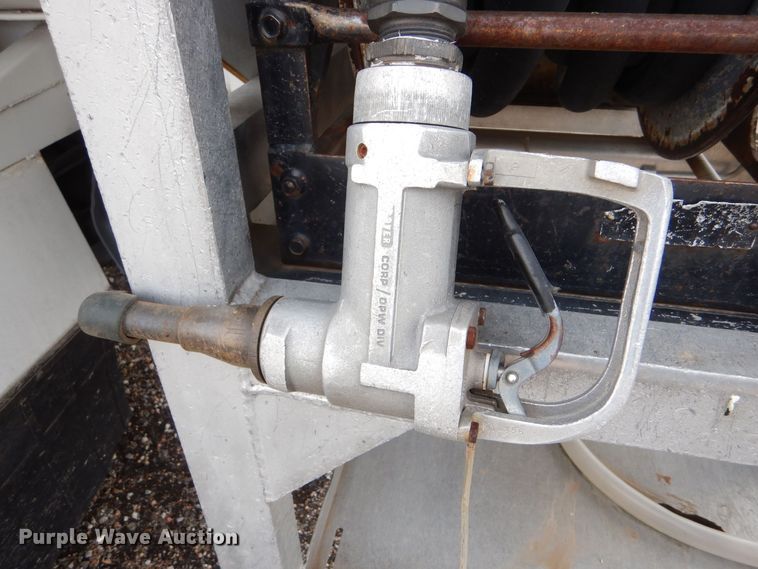 image for item MT9816 1983 Ford F600  fuel truck