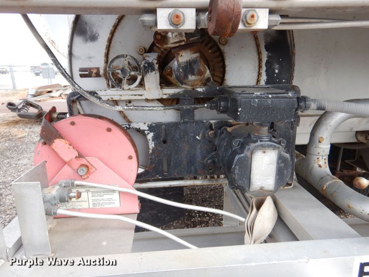 image for item MT9816 1983 Ford F600  fuel truck