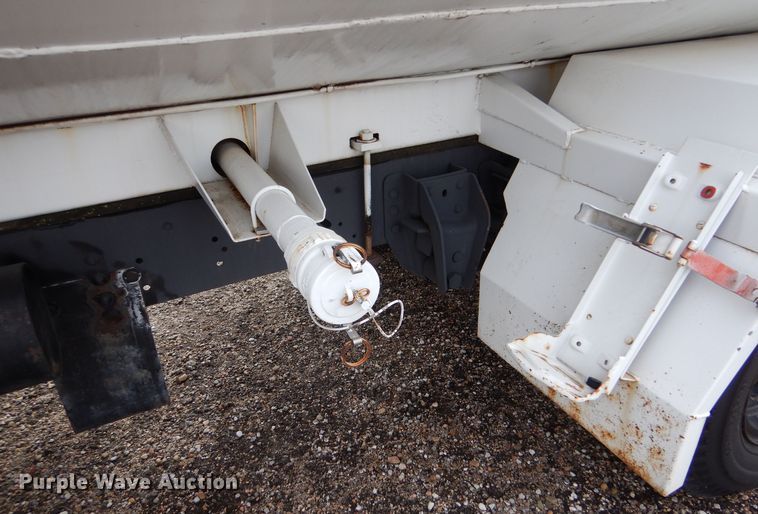 image for item MT9816 1983 Ford F600  fuel truck