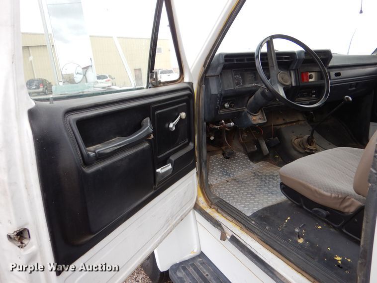 image for item MT9816 1983 Ford F600  fuel truck