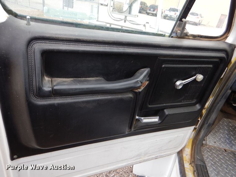 image for item MT9816 1983 Ford F600  fuel truck