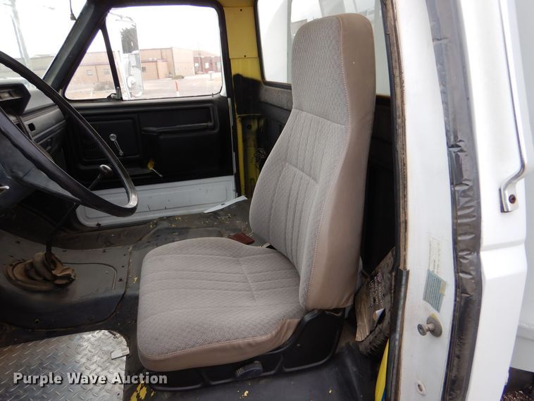 image for item MT9816 1983 Ford F600  fuel truck