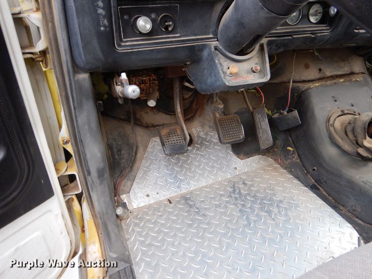 image for item MT9816 1983 Ford F600  fuel truck