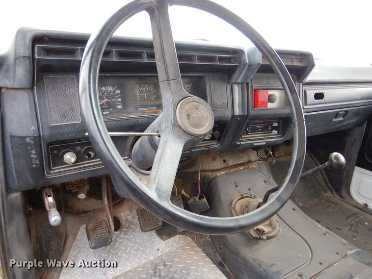 image for item MT9816 1983 Ford F600  fuel truck