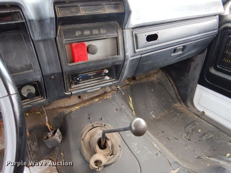 image for item MT9816 1983 Ford F600  fuel truck