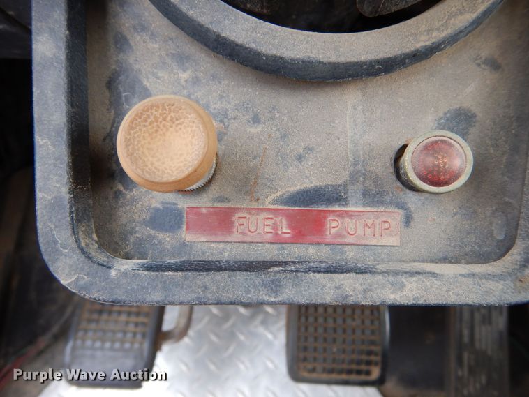 image for item MT9816 1983 Ford F600  fuel truck