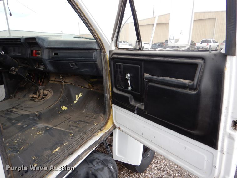 image for item MT9816 1983 Ford F600  fuel truck