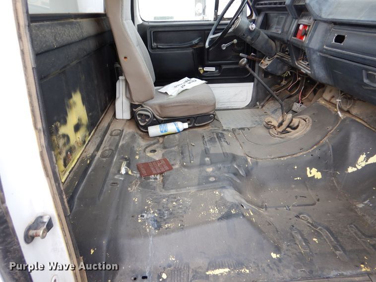 image for item MT9816 1983 Ford F600  fuel truck