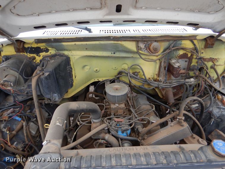 image for item MT9816 1983 Ford F600  fuel truck