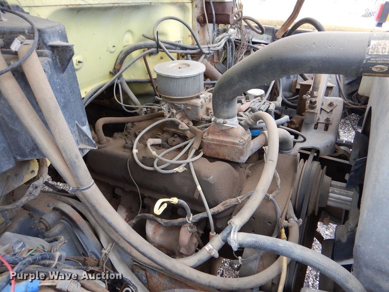 image for item MT9816 1983 Ford F600  fuel truck