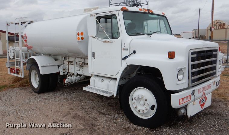 image for item MT9817 1984 International 1654  fuel truck
