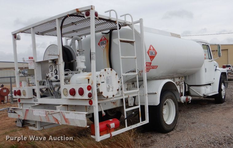 image for item MT9817 1984 International 1654  fuel truck