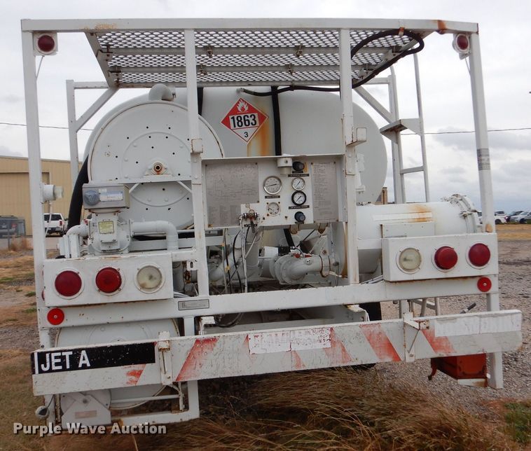 image for item MT9817 1984 International 1654  fuel truck