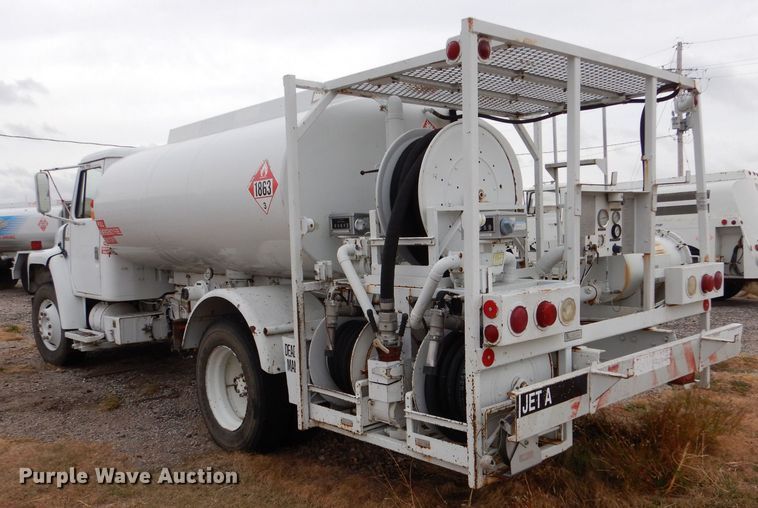 image for item MT9817 1984 International 1654  fuel truck