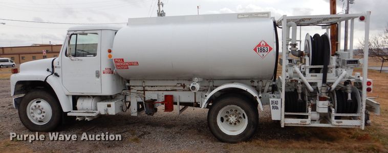 image for item MT9817 1984 International 1654  fuel truck