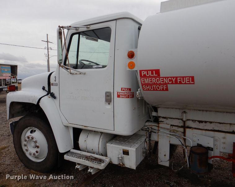 image for item MT9817 1984 International 1654  fuel truck