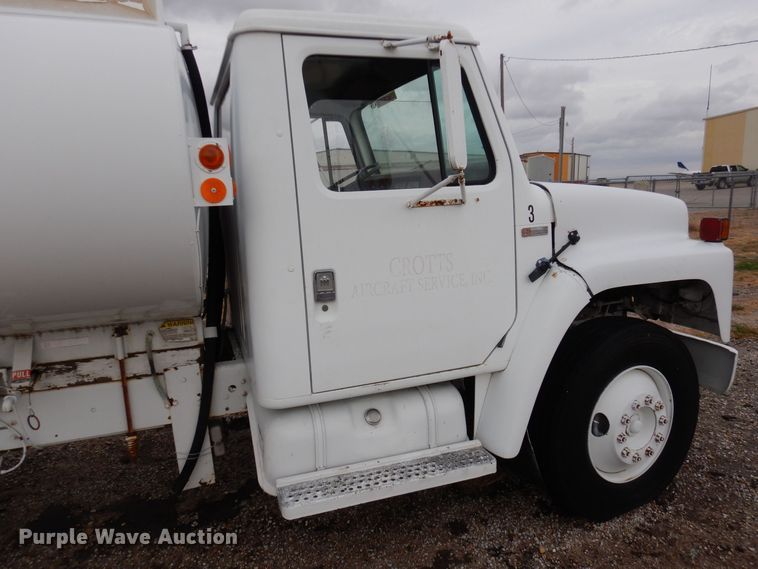 image for item MT9817 1984 International 1654  fuel truck