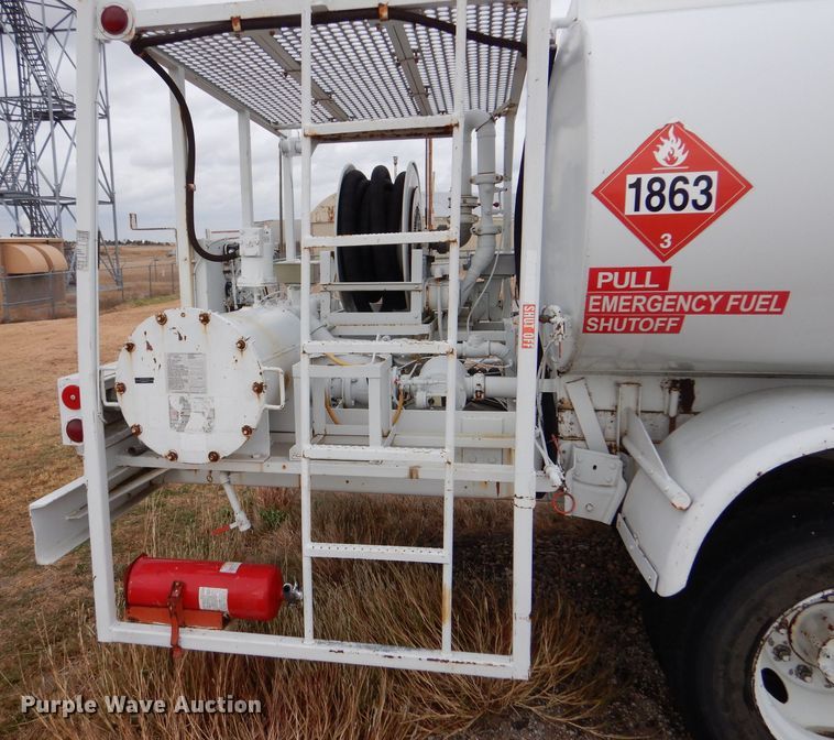 image for item MT9817 1984 International 1654  fuel truck