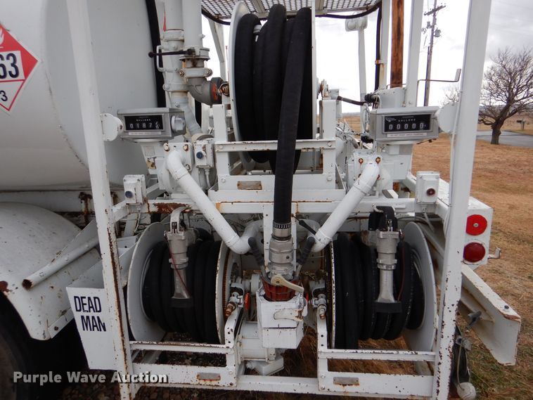 image for item MT9817 1984 International 1654  fuel truck