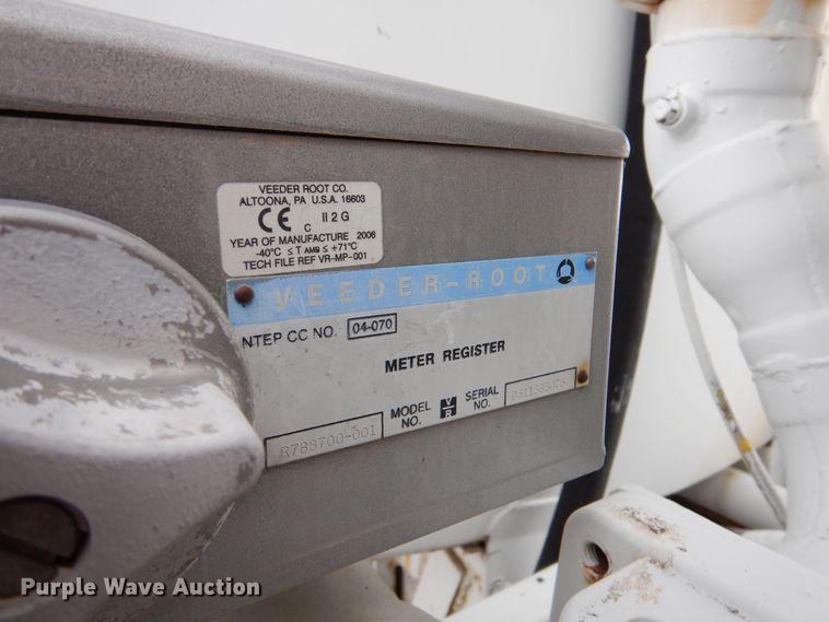 image for item MT9817 1984 International 1654  fuel truck