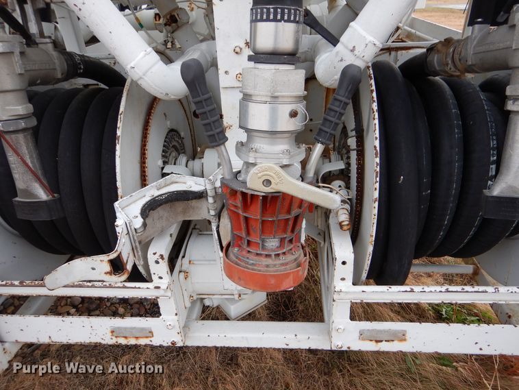 image for item MT9817 1984 International 1654  fuel truck