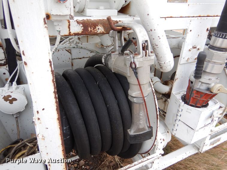 image for item MT9817 1984 International 1654  fuel truck