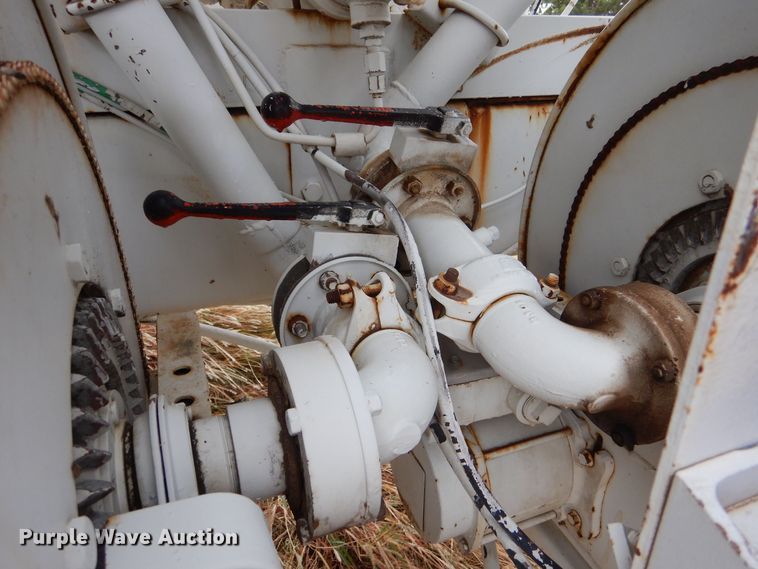 image for item MT9817 1984 International 1654  fuel truck