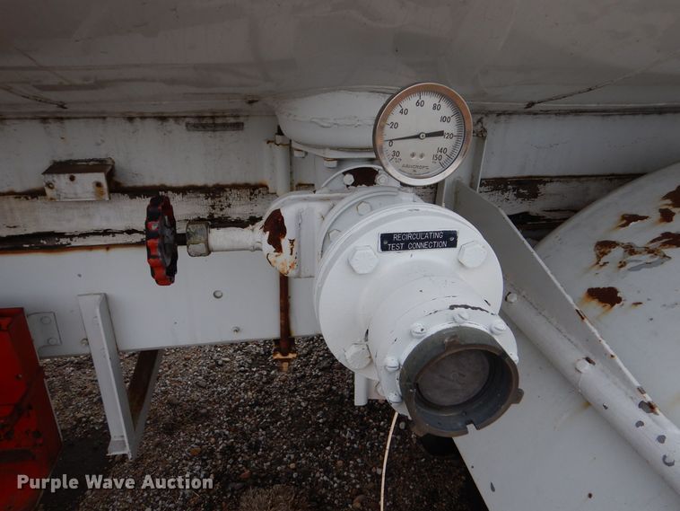 image for item MT9817 1984 International 1654  fuel truck