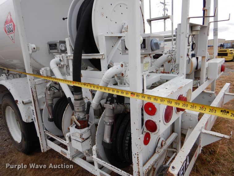 image for item MT9817 1984 International 1654  fuel truck