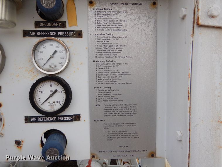 image for item MT9817 1984 International 1654  fuel truck