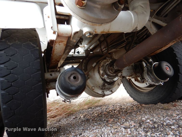 image for item MT9817 1984 International 1654  fuel truck