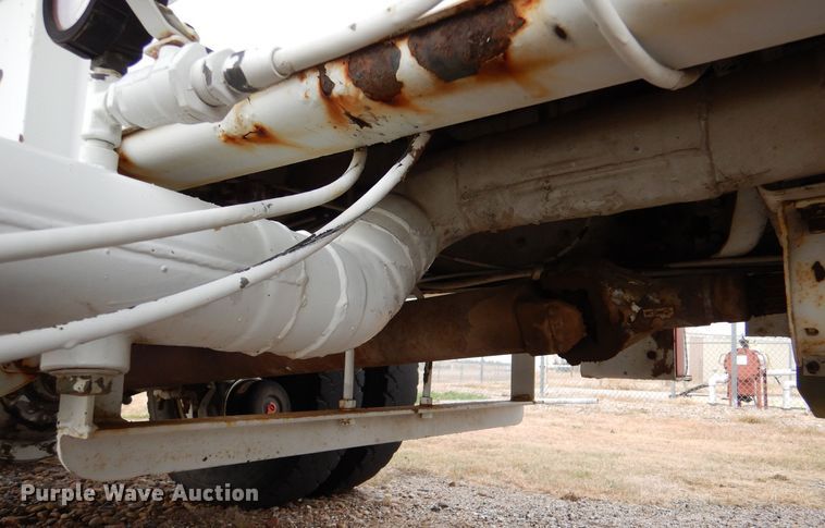 image for item MT9817 1984 International 1654  fuel truck