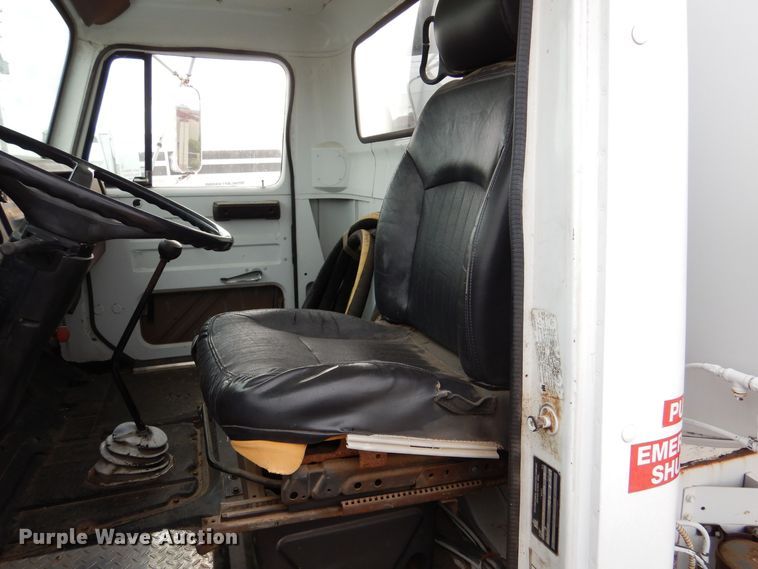 image for item MT9817 1984 International 1654  fuel truck